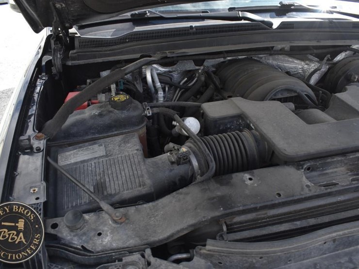 2015-chevrolet-tahoe-ltz-image-30