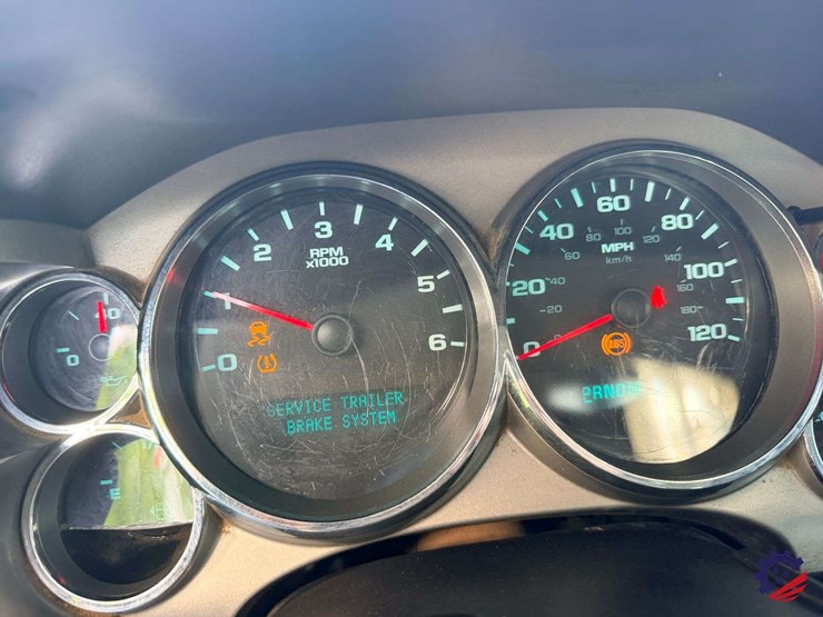 2012-chevrolet-silverado-2500hd-image-30