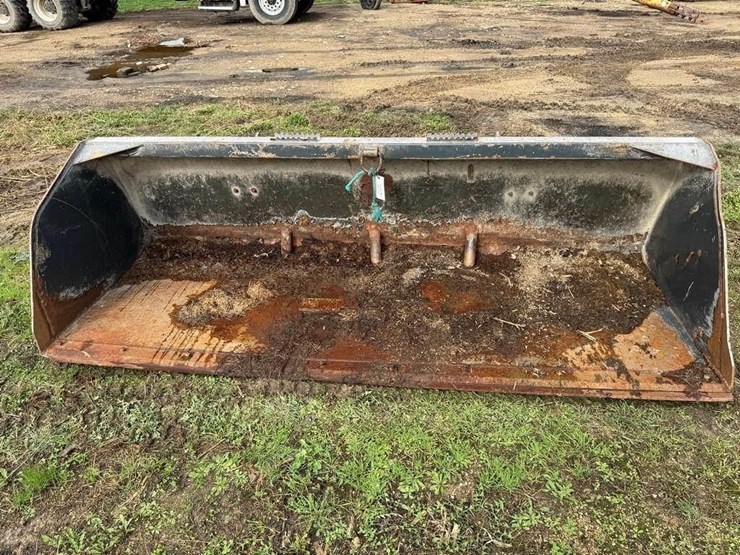 universal-attach-110"-bucket-image-2