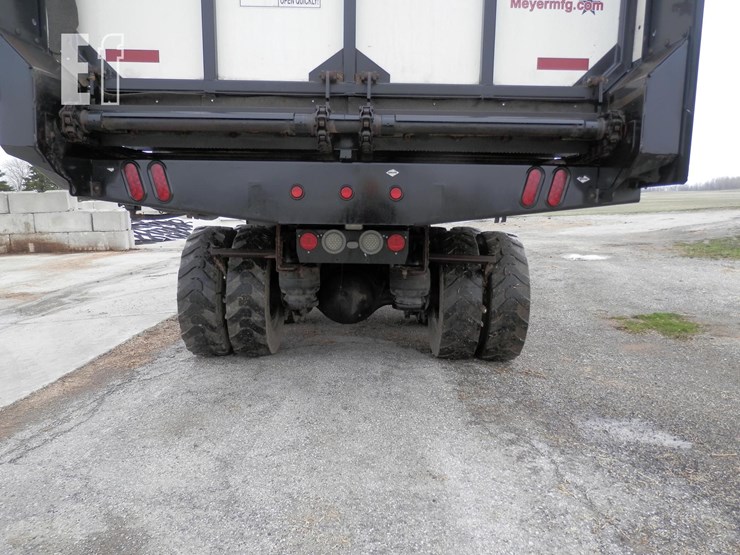 1999-peterbilt-385-image-7