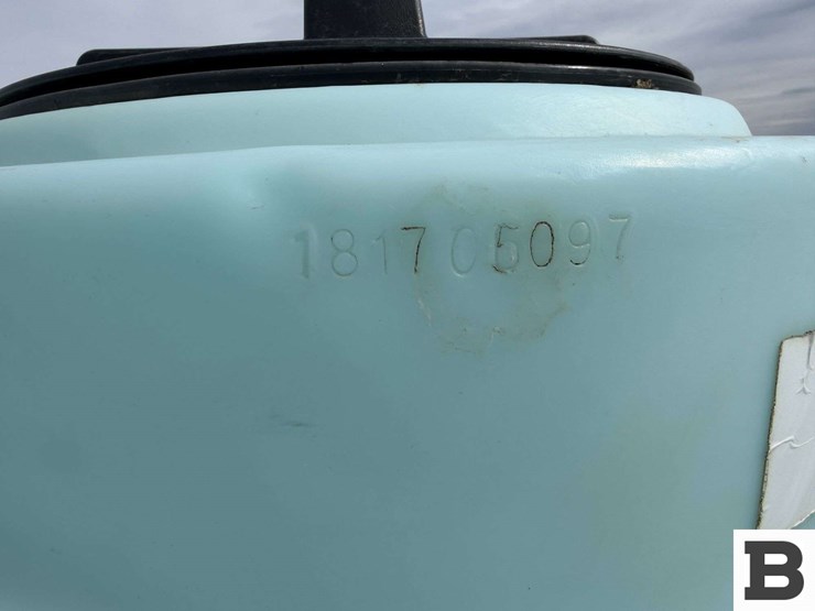 1550-gallon-round-poly-fertilizer-tank-image-4