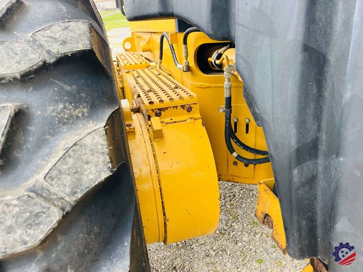 2010-caterpillar-120m-image-84