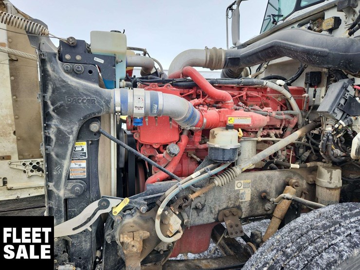 2015-peterbilt-367-image-25