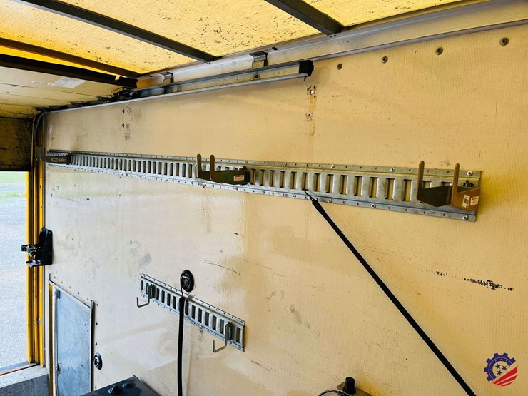 2009-gmc-savana-s/a-enclosed-roadside-service-truck-image-69