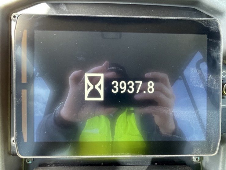 2021-caterpillar-d2-image-38