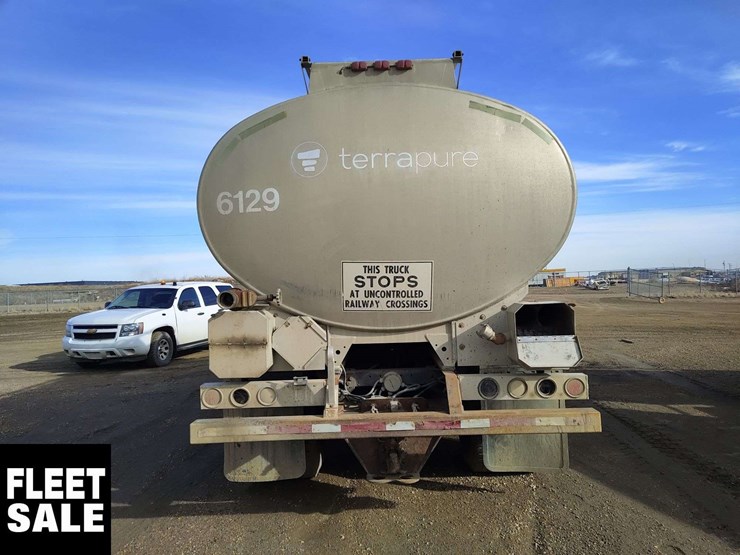 1999-peterbilt-357-image-3