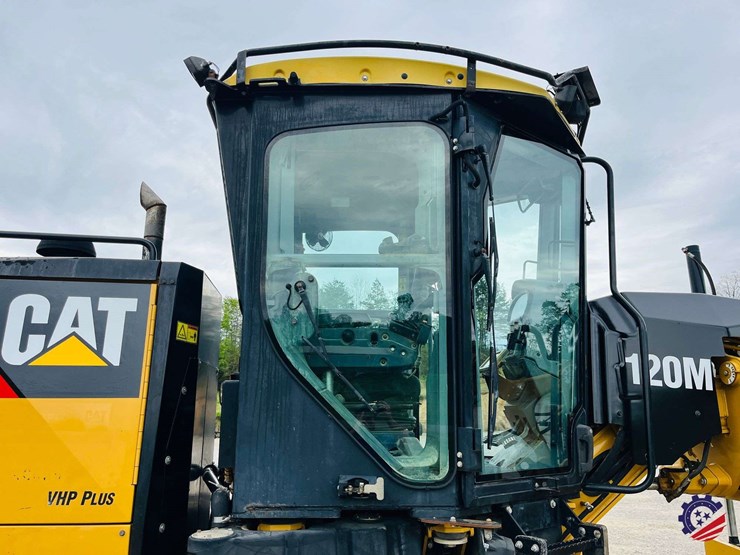 2010-caterpillar-120m-image-102