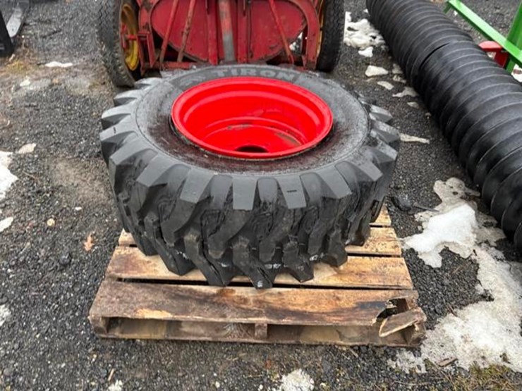 tiron-15-19.5-tire-w/-8-lug-rim-(pair)-image-2