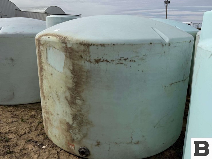 1550-gallon-round-poly-fertilizer-tank-image-2