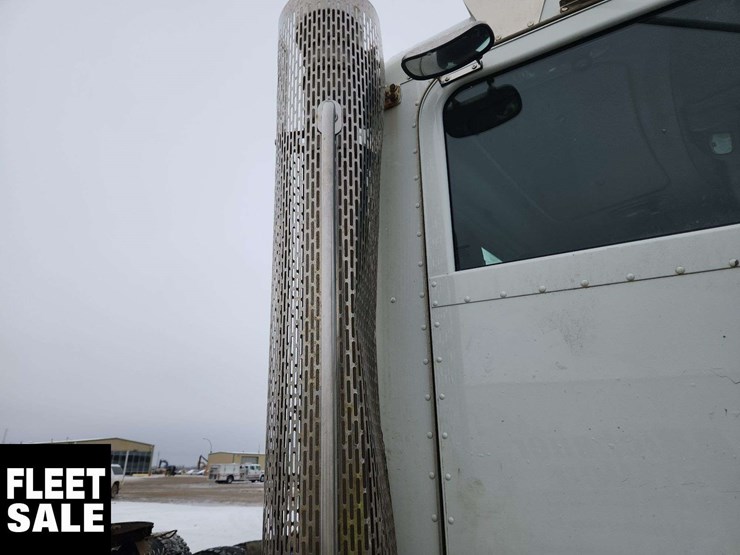 2015-peterbilt-367-image-33