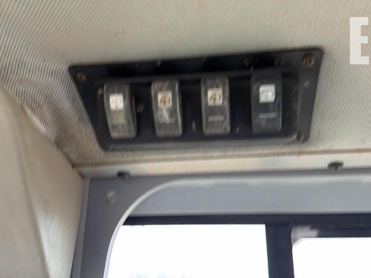 2005-caterpillar-d5g-lgp-image-13