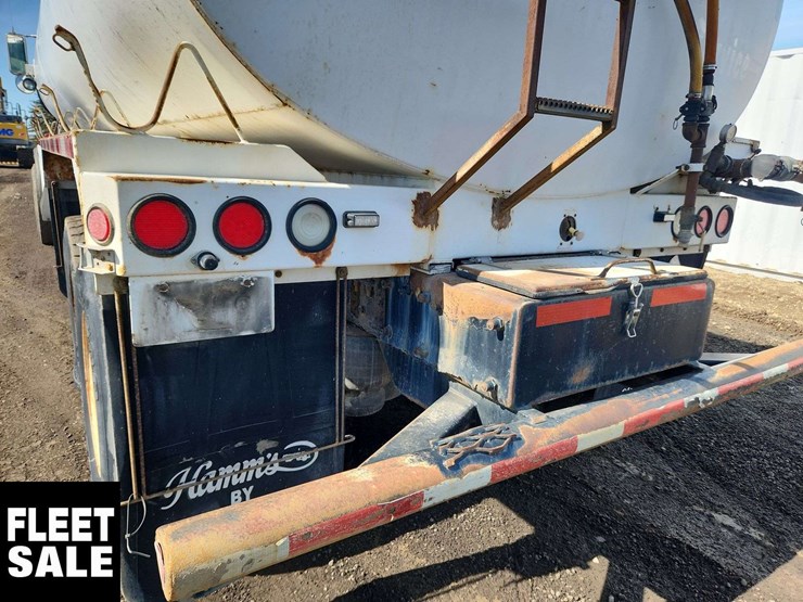 2004-peterbilt-330-image-37