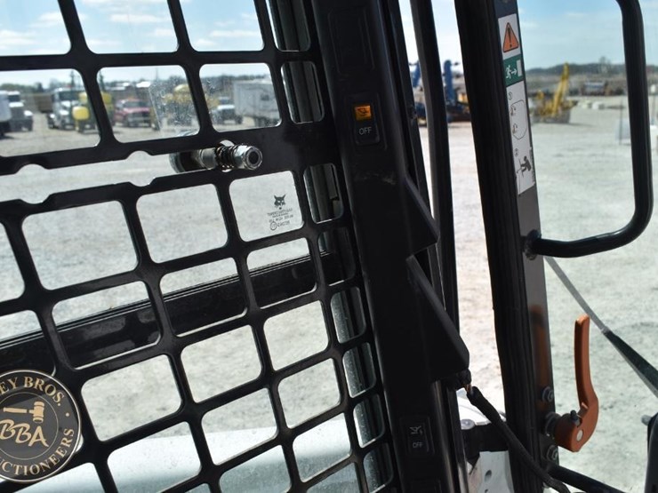 2023-bobcat-t770-image-42