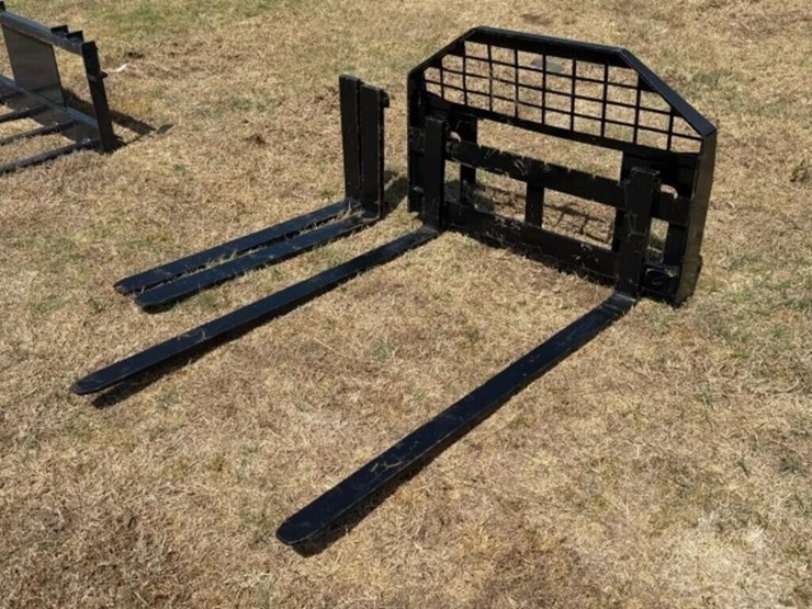 skid-steer-pallet-forks-image-1