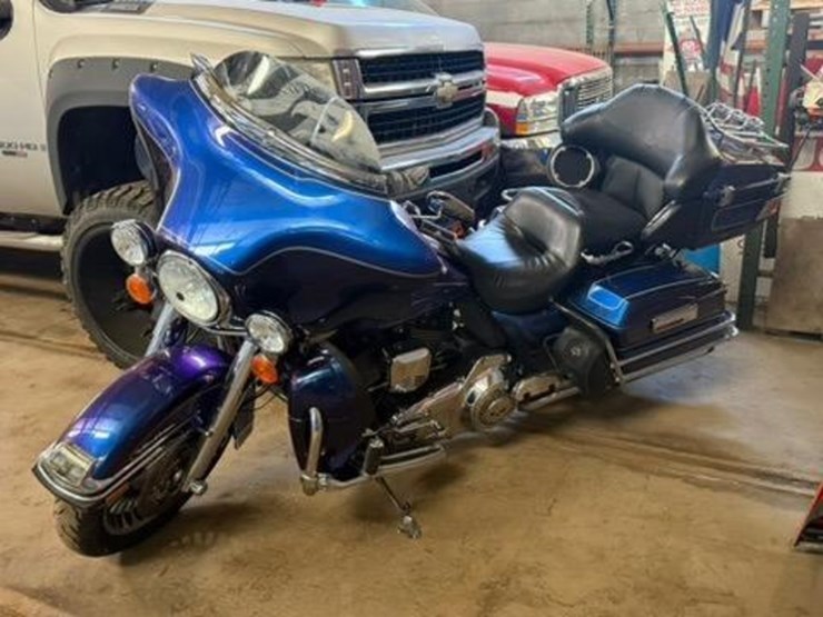 2009-harley-davidson-flhtcui-motorcycle-image-3