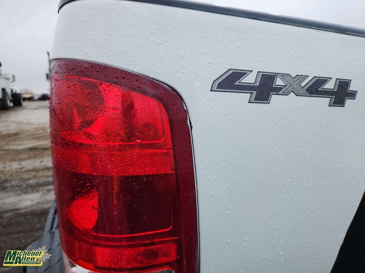 2011-gmc-sierra-2500hd-image-44