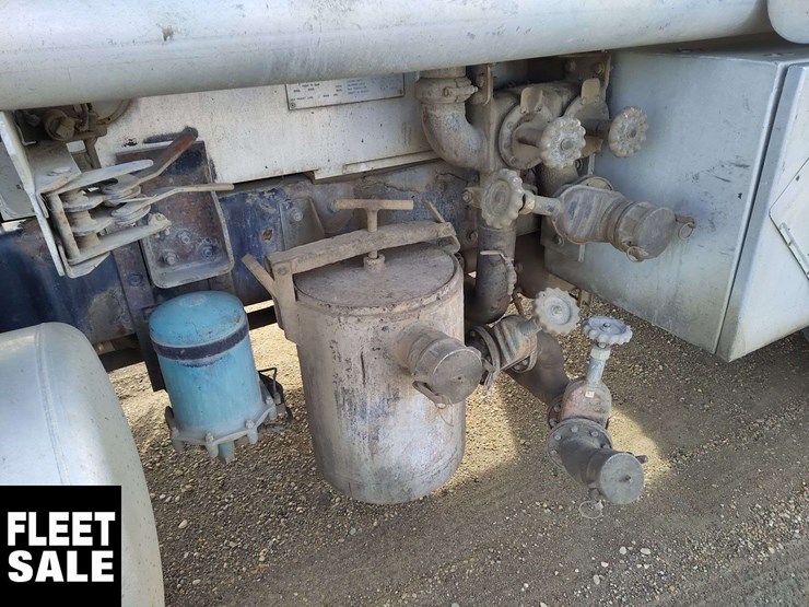 1999-peterbilt-357-image-22