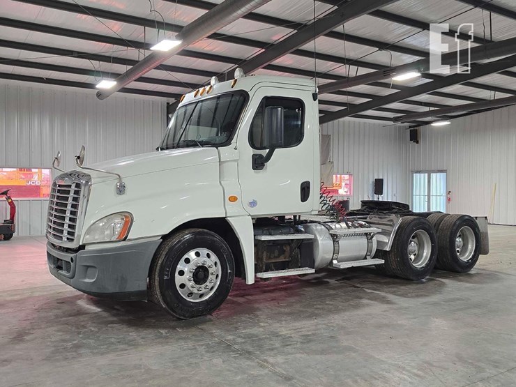 2014-freightliner-cascadia-125-image-1