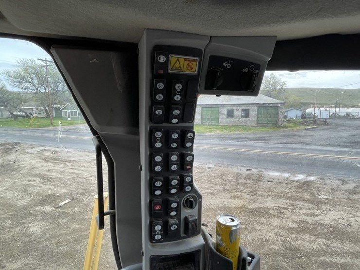 2018-caterpillar-12m3-awd-image-41