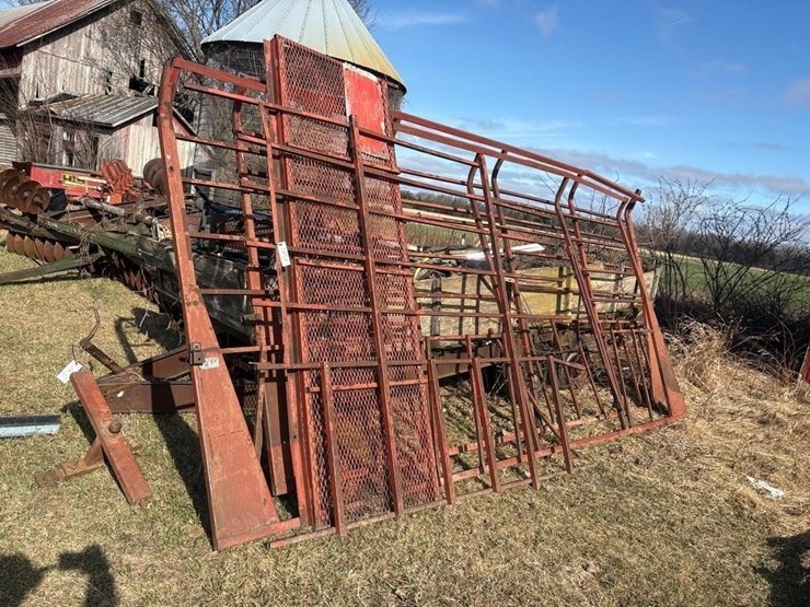 metal-bale-rack-image-2