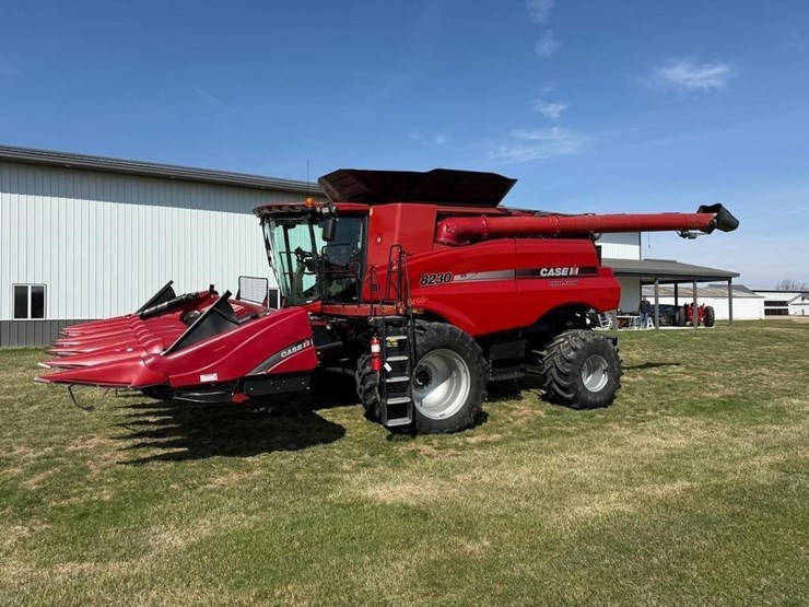 2014-case-ih-8230-image-1