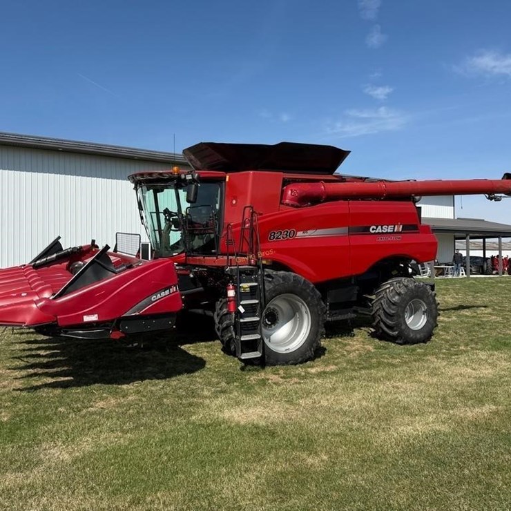 2014 CASE IH 8230