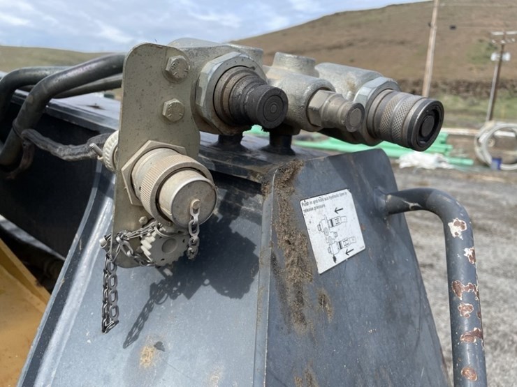 2013-deere-333e-image-21