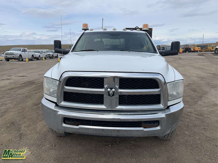 2015-dodge-3500-image-8