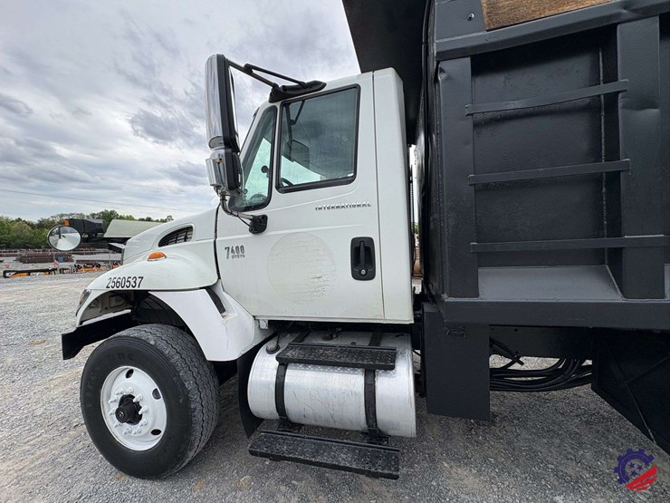 2007-international-sf525-t/a-dump-truck-image-23