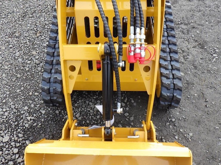 2026-ir-l30-skid-steer-tracked-loader-image-6