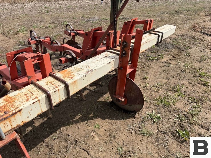 6-row-s-tine-cultivator-image-12