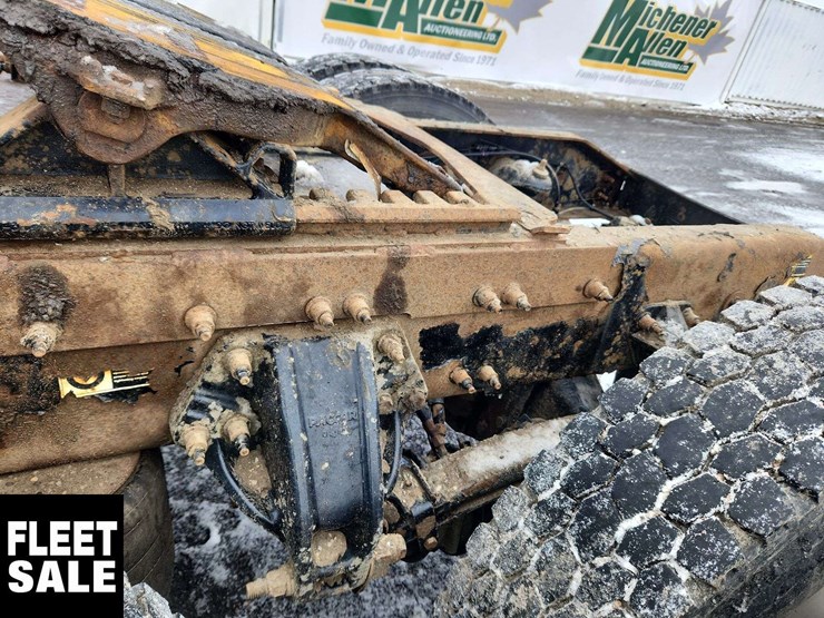 2015-peterbilt-367-image-41