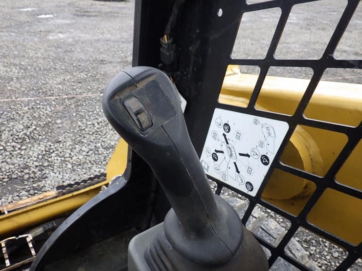 2020-caterpillar-226d3-image-30