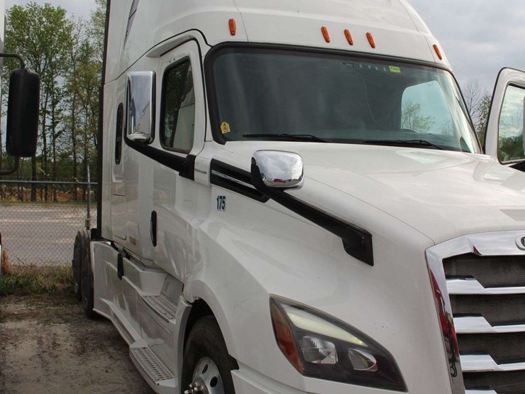 2019-freightliner-cascadia-126-image-22