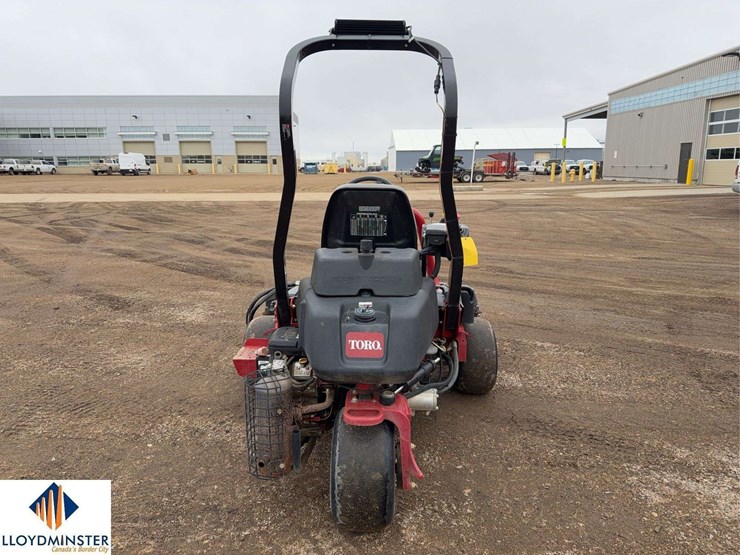 2015-toro-greensmaster-300-image-3