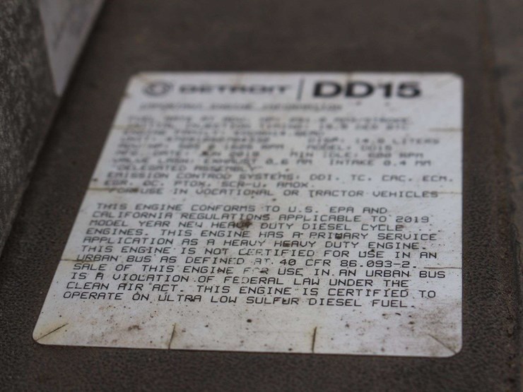 2020-freightliner-cascadia-126-image-13