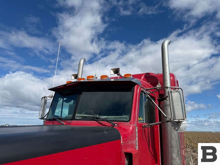 1995-peterbilt-378-image-10