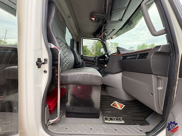 2024-international-hx520-image-70