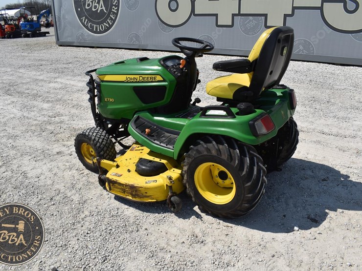 2013-john-deere-x730-image-4