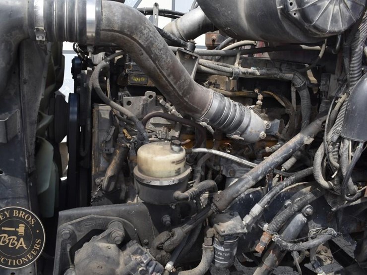 2005-peterbilt-385-image-35