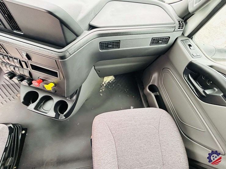 2024-international-lt62f-t/a-truck-tractor-image-101