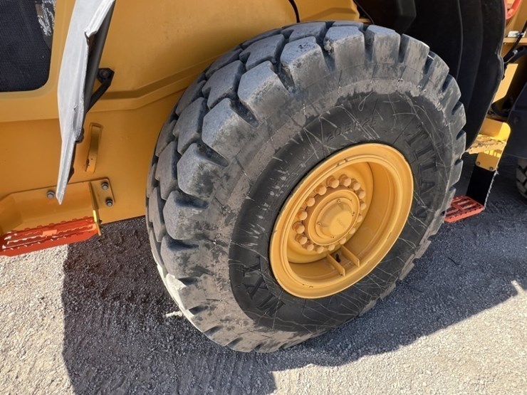 2023-volvo-l70h-wheel-loader-image-22