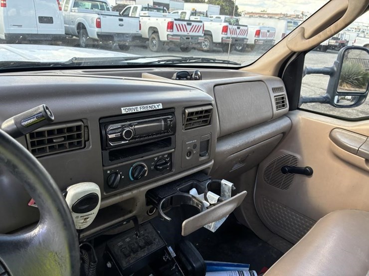 2004-ford-f350-image-15