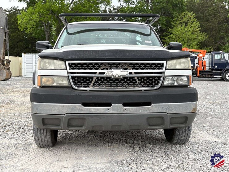 2005-chevrolet-silverado-2500hd-image-14