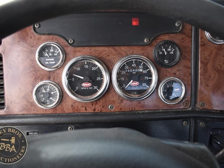 2005-peterbilt-385-image-44