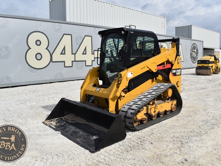 2017-caterpillar-259d-image-3