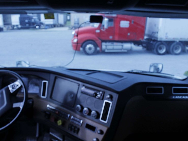 2019-freightliner-cascadia-126-image-8