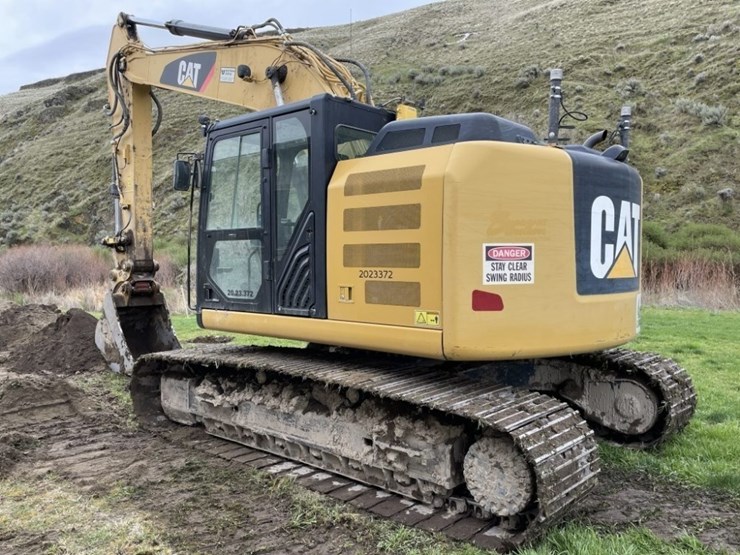 2013-caterpillar-320e-image-3