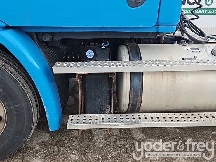 2016-freightliner-cascadia-113-image-16