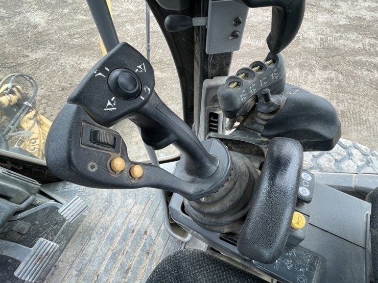 2018-caterpillar-12m3-awd-image-42